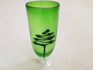 lot 33 image: Green Art Glass Vase