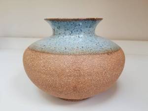 lot 34 image: David Salk Original California Pottery Vase, 1989