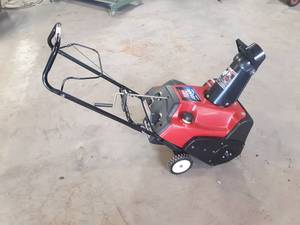 lot 116 image: Toro CCR3650 Snowblower Runs and Blows