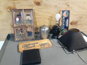 lot 128 image: Lot of Home Dcor Items