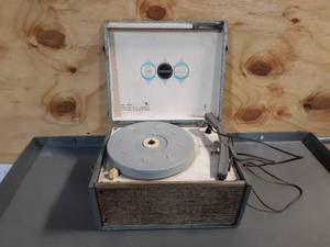 lot 136 image: Vintage Symphonic Record Player Model 1PN02
