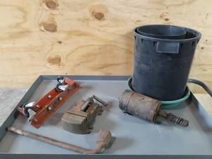 lot 167 image: 4 Vice, Ford Starter, Wrench and More