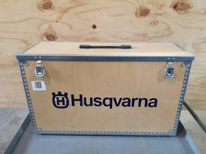 lot 184 image: Husqvarna Chainsaw Transport Box Approx. 30 x 10 x 18