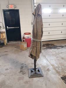 lot 186 image: Patio Umbrella w Base - Missing 1 pole section