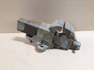 lot 190 image: Prentiss Bulldog 4 Bench Vice