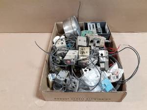 lot 193 image: Lot of Pneumatic Valves and More