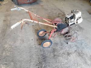 lot 107 image: Snapper Garden Tiller - Motor Pulls Over