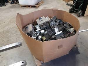 lot 120-30 image: 581 LBS Circuit Breakers - Broken and Obsolete