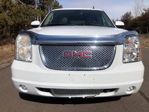 2010 GMC Yukon Denali - FULLY LOADED
