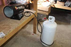 lot 14 image: Mr. Heater Propane Construction Heater 60,000 BTU with Propane Tank and Hose