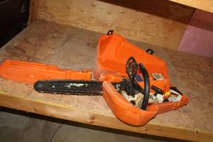 lot 20 image: Stihl Chain Saw Gas Powered with Chain Bar Guard and Chain Saw Case D26