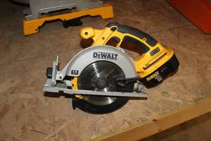 lot 27 image: DeWalt 18V Cordless Circular Saw 6-12 DC390