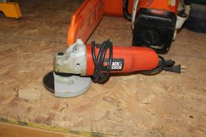 lot 28 image: Black & Decker Grinder 4-12 7750