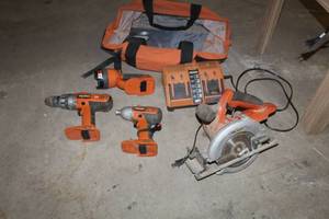 lot 38 image: Lot of (6) Ridgid 18V Cordless Tools - Drill 38, Driver 38, Circular Saw 6-12, Flashlight, Charging Station, Soft Side Carry Bag