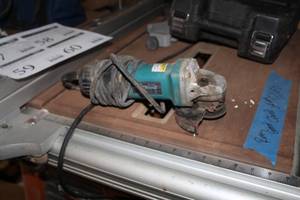 lot 60 image: Makita Grinder 4-12 9557NB