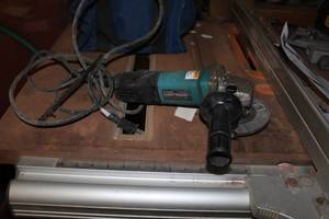 lot 59 image: Makita Grinder 4-12 9557NB