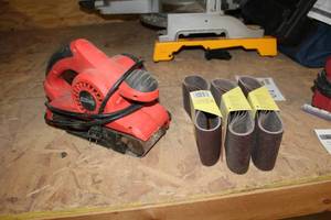 lot 61 image: Tool Shop Belt Sander 3x21 with 3M Replacement Sanding Belts (x15)