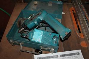 lot 74 image: Makita 9.6V Cordless Driver Drill with Charger, Case 6093D