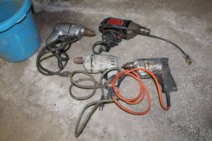 lot 73 image: Lot of (4) Corded Drills