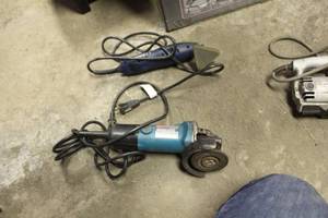 lot 71 image: Lot of (2) Power Tools - Makita Grinder 4-12 9523NHB, Ryobi Sander DS1100