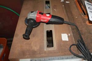 lot 65 image: Milwaukee Grinder 4-12 6130-33