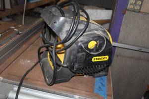 lot 66 image: Stanley Heater 655702