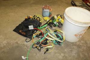 lot 98 image: Lot of Bungee Cords (in bucket)