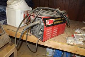 lot 12 image: Seelye, Inc. Supreme 100 Amp Mig Welder