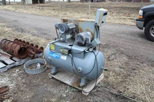 lot 159 image: 1989 Johnson Controls Air Compressor 5150167 52Lx26Wx48H
