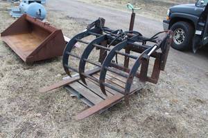 lot 152 image: Fork Grappler Attachment