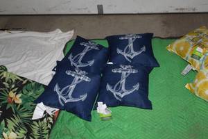 lot 145 image: Lot of (4) Mainstays IndoorOutdoor Toss Pillow Ship Anchor 16Wx16H