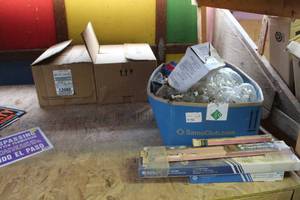 lot 220 image: Lot of Light Bulbs - Metal Halide Lamps 250W, Fluorescent Lights, Misc. Bulbs