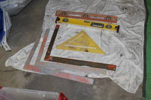 lot 186 image: Lot of (6) Hand Tools - Squares (x4), Levels (x2)