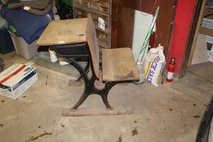 lot 238 image: Vintage Metal Frame Wood School Desk 34Lx24Wx34H