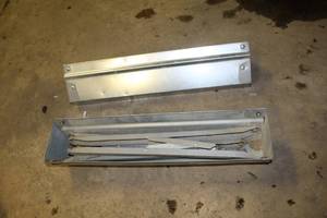 lot 260 image: Lot of (2) Collapsible Metal Sawhorses