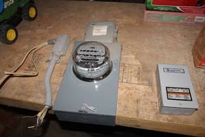 lot 349 image: Electro Industries Load Management  Metering Control E-R1000DTW Electric Meter Box, Pentek Pentair Water Submersible Motor Control SMC-IR1021-01 230V, Wiring Harness, Accessories