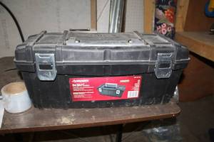 lot 352 image: Husky Tool Box with Metal Handle 24Lx10Wx 10-12H