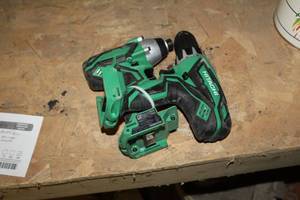 lot 358 image: Lot of (2) Hitachi 18V Cordless Tools - Impact Driver WH18DGL, Hammer Drill DV18DGL