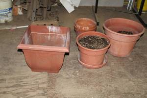 lot 415 image: Pots and Planters (x4), Dolly (x2)