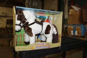 lot 419 image: Pull-a-Pet Horse Dress Up & Take Along (in original box)