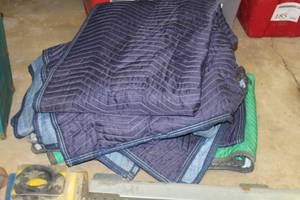 lot 275 image: Lot of (4) Moving Blankets