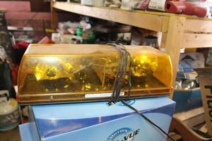 lot 292 image: Whelen Responder DX Series Flashing Safety Light Bar