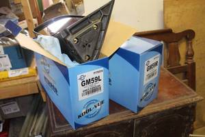 lot 293 image: Lot of (2) Kool-Vue 99-07 Sierra Pickup Manual Replacement Mirrors -  Left Hand GM59L, Right Hand GM59R (new in box)