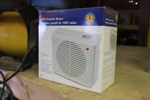 lot 288 image: Master Electrician Portable Heater 1500W (in box)