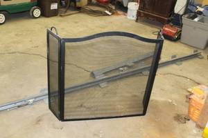 lot 272 image: Metal Wire Fire Place Shield 3-Panel