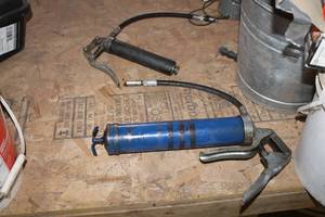 lot 338 image: Lot of (2) Grease Guns