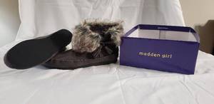 1 pair size 7.5 (new) gray Madden Girl brand Finn moccasin booties with fur trim
