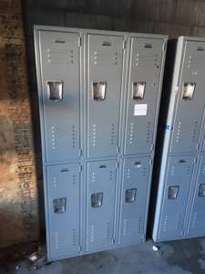 lot 2 image: Bank Of 6-Lockers 36x72x15
