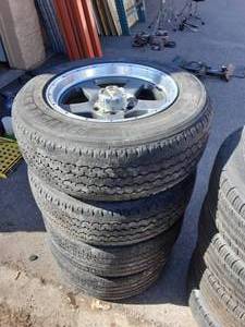 lot 8 image: Set Of 4-Level 8 - 17 After Market Aluminum Wheels (Ford Lug Pattern 5x135 (Tires Not Good)