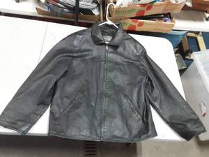 lot 36 image: Beyond California Leather Jacket Mens Large